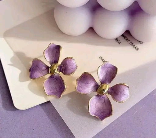 Chic Purple Flower Earrings 🌸✨